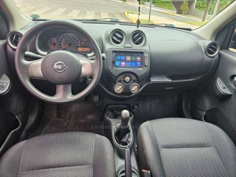NISSAN - MARCH - 2012/2013 - Prata - R$ 29.500,00