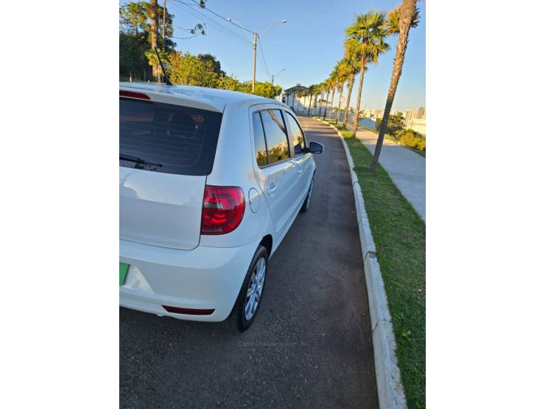 VOLKSWAGEN - FOX - 2012/2013 - Branca - R$ 34.900,00