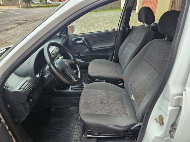 CHEVROLET - CORSA - 2006/2007 - Branca - R$ 21.500,00
