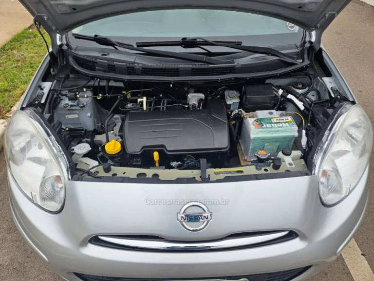 NISSAN - MARCH - 2012/2013 - Prata - R$ 29.500,00