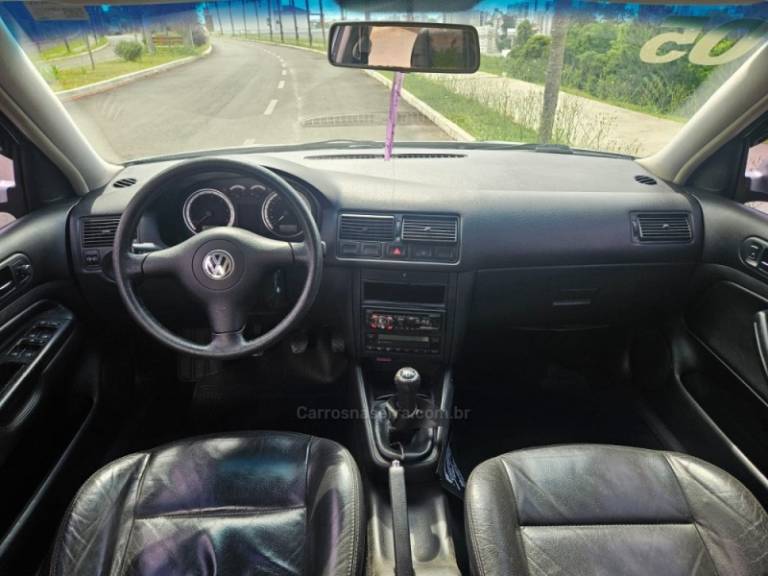 VOLKSWAGEN - GOLF - 2005/2005 - Prata - R$ 32.500,00