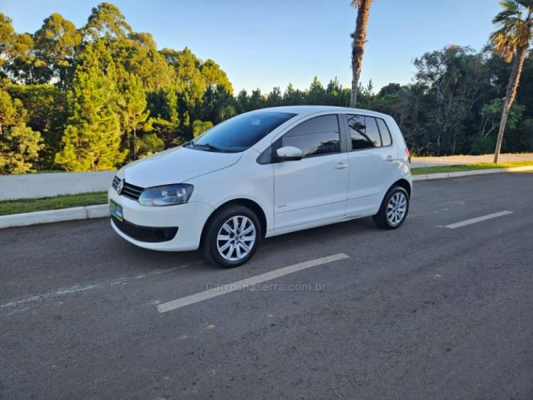 VOLKSWAGEN - FOX - 2012/2013 - Branca - R$ 34.900,00