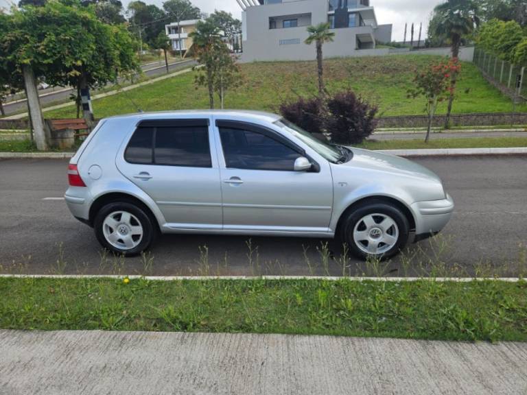 VOLKSWAGEN - GOLF - 2005/2005 - Prata - R$ 32.500,00