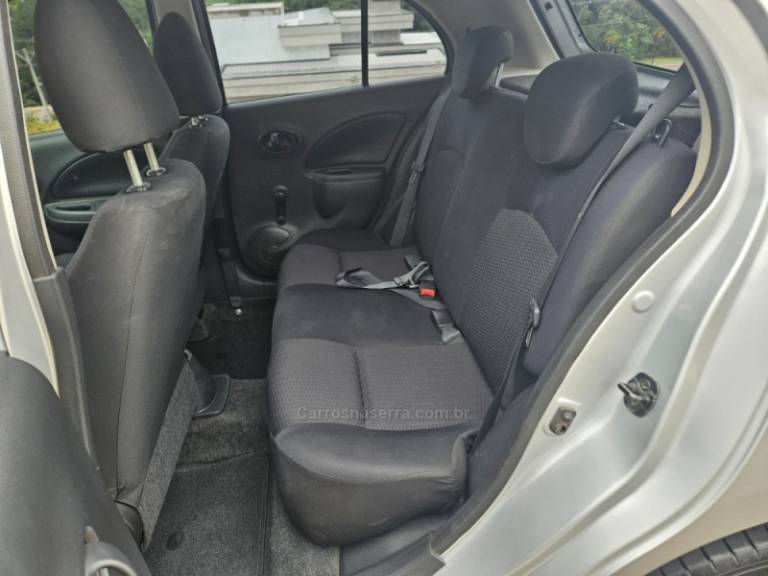 NISSAN - MARCH - 2012/2013 - Prata - R$ 29.500,00