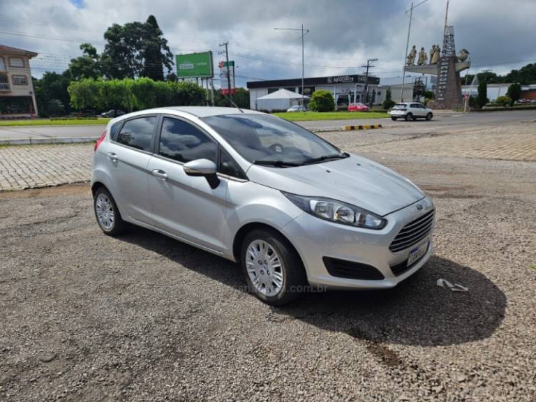 FORD - FIESTA - 2017/2017 - Prata - R$ 49.900,00