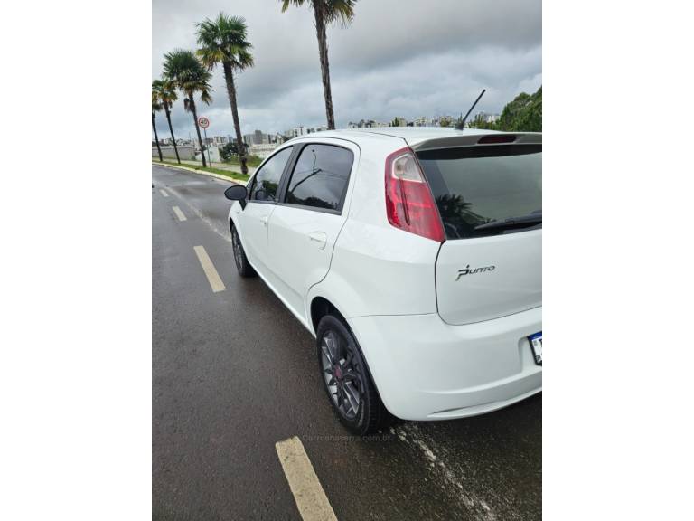 FIAT - PUNTO - 2011/2012 - Branca - R$ 36.500,00