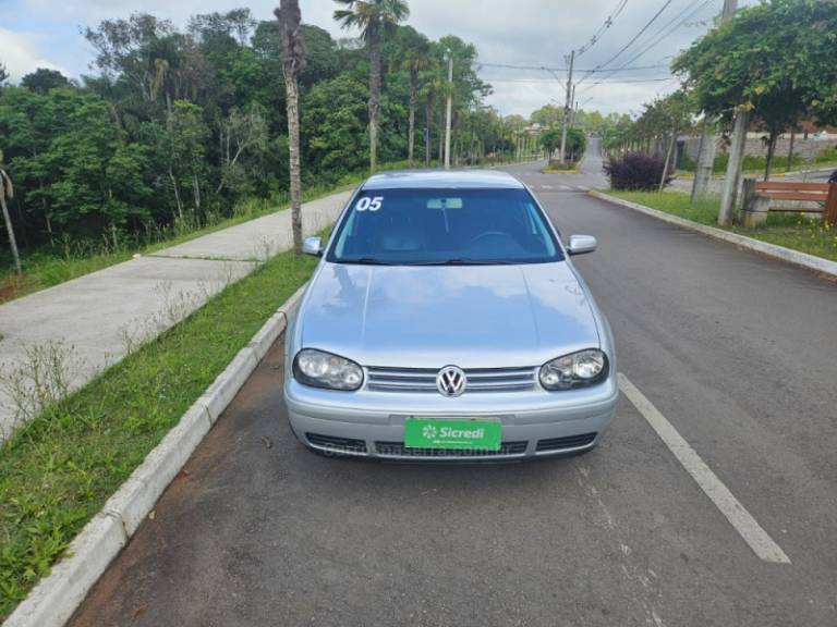 VOLKSWAGEN - GOLF - 2005/2005 - Prata - R$ 32.500,00