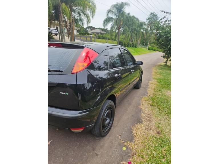 FORD - FOCUS - 2007/2008 - Preta - R$ 27.500,00