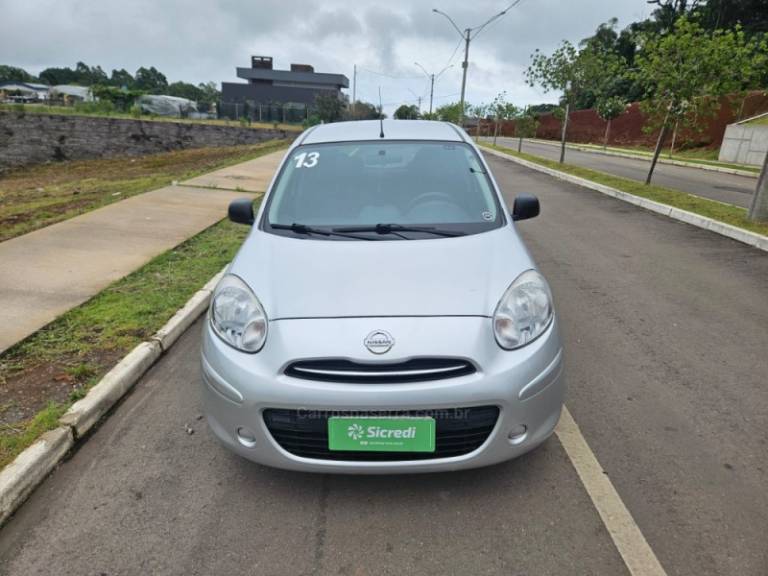 NISSAN - MARCH - 2012/2013 - Prata - R$ 29.500,00