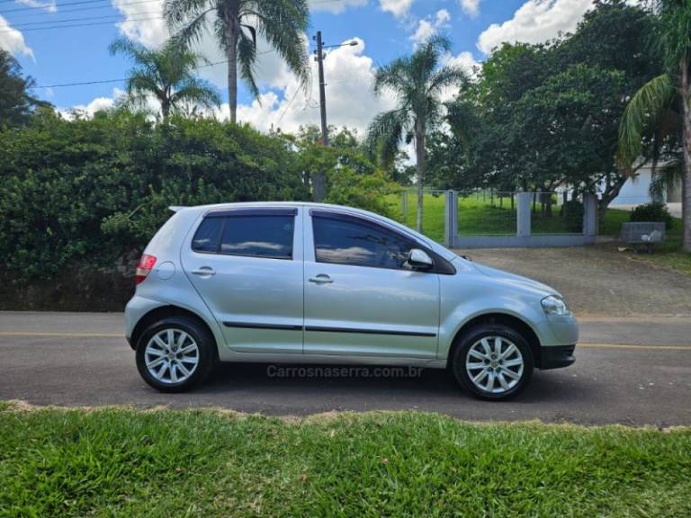 VOLKSWAGEN - FOX - 2008/2009 - Prata - R$ 26.500,00