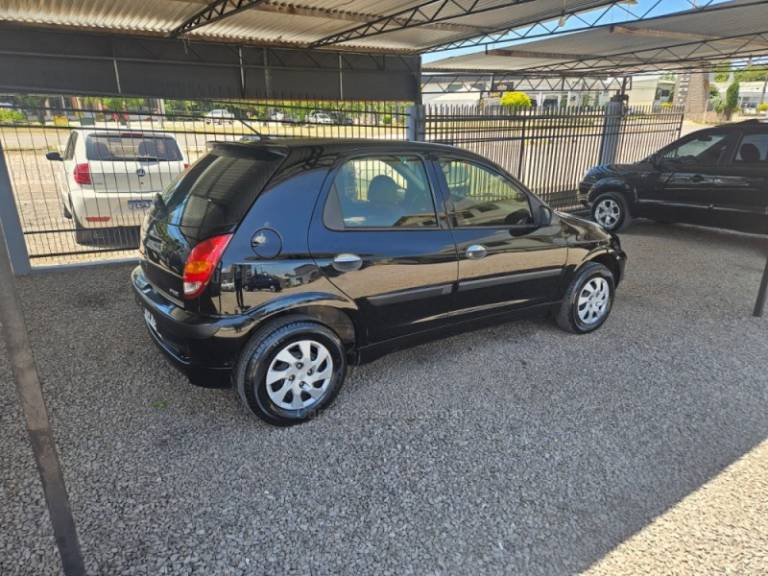 CHEVROLET - CELTA - 2004/2004 - Preta - R$ 17.900,00