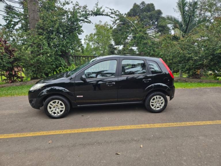 FORD - FIESTA - 2010/2011 - Preta - R$ 33.900,00