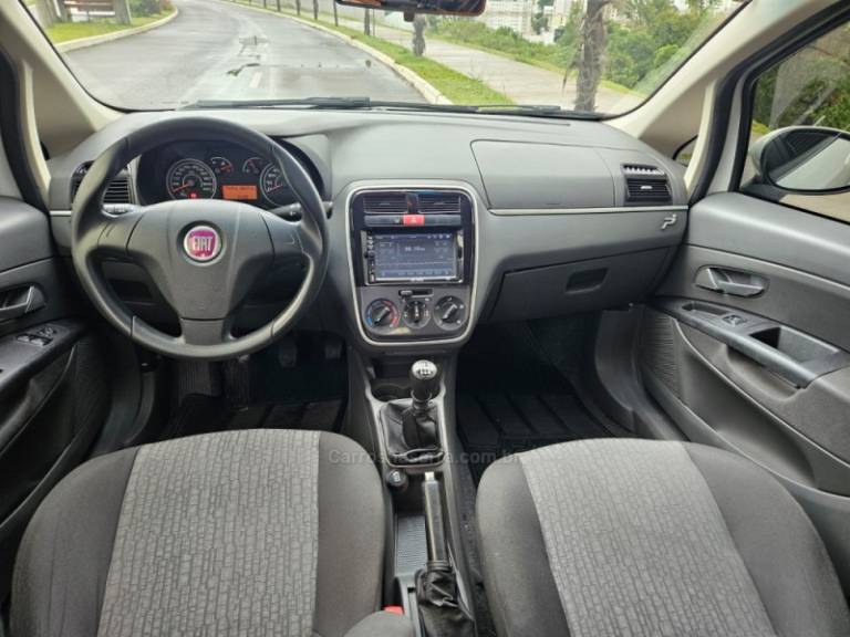 FIAT - PUNTO - 2011/2012 - Branca - R$ 36.500,00