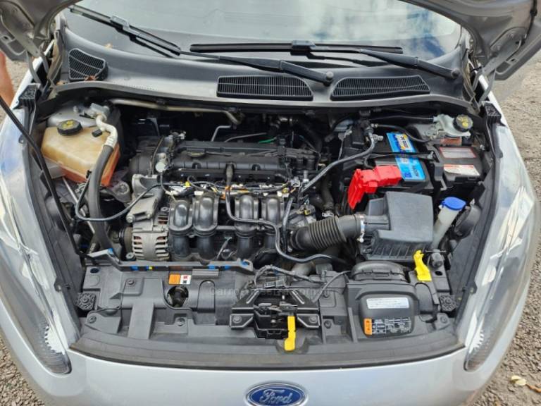 FORD - FIESTA - 2017/2017 - Prata - R$ 49.900,00
