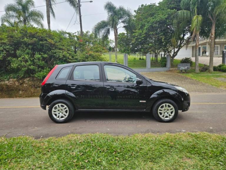 FORD - FIESTA - 2010/2011 - Preta - R$ 33.900,00