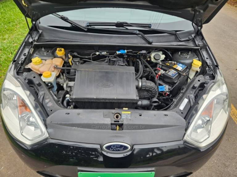 FORD - FIESTA - 2010/2011 - Preta - R$ 33.900,00