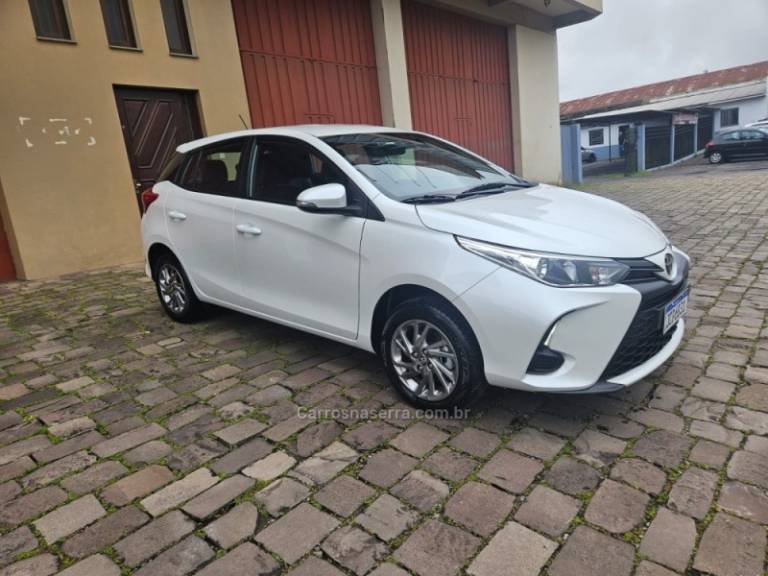 TOYOTA - YARIS - 2024/2024 - Branca - R$ 110.000,00