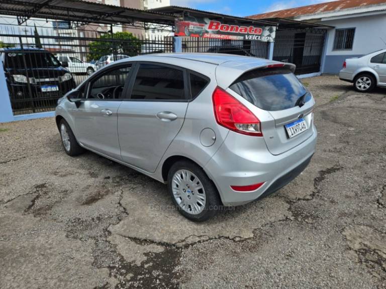 FORD - FIESTA - 2017/2017 - Prata - R$ 49.900,00