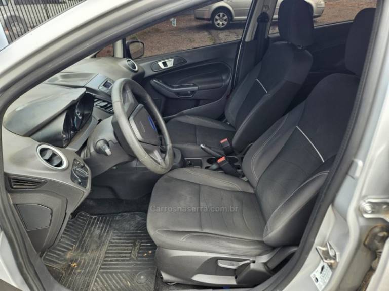 FORD - FIESTA - 2017/2017 - Prata - R$ 49.900,00