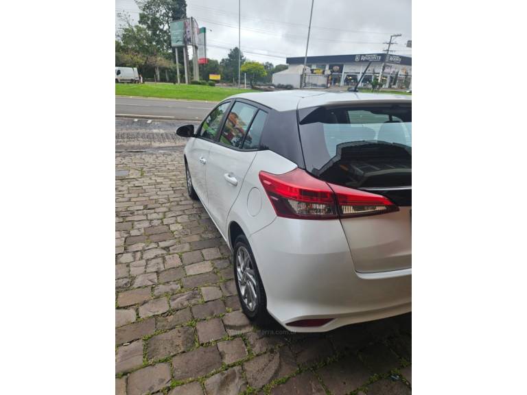 TOYOTA - YARIS - 2024/2024 - Branca - R$ 110.000,00