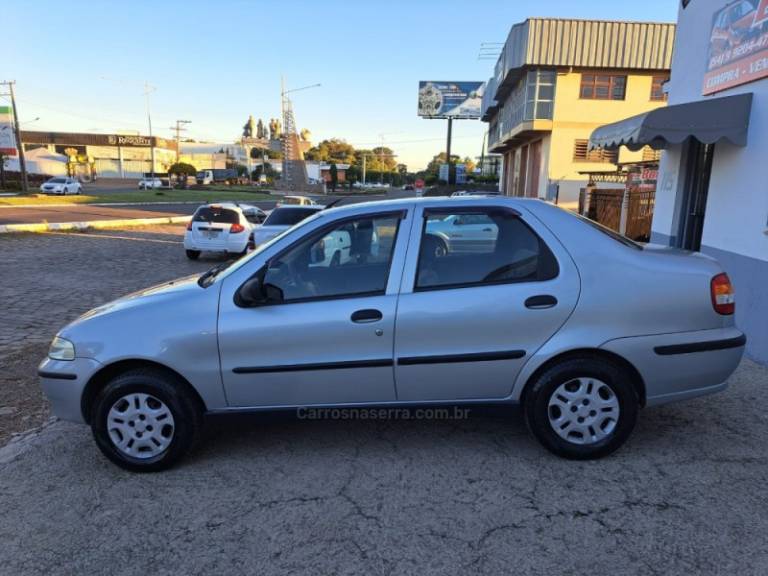 FIAT - SIENA - 2004/2004 - Prata - R$ 17.900,00