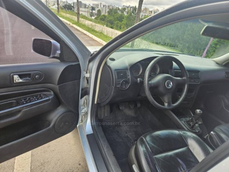 VOLKSWAGEN - GOLF - 2005/2005 - Prata - R$ 32.500,00
