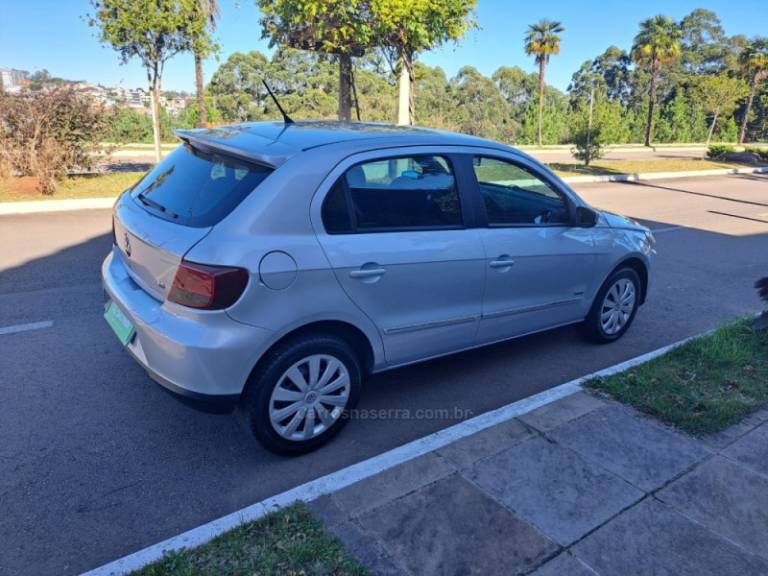 VOLKSWAGEN - GOL - 2009/2010 - Prata - R$ 33.500,00