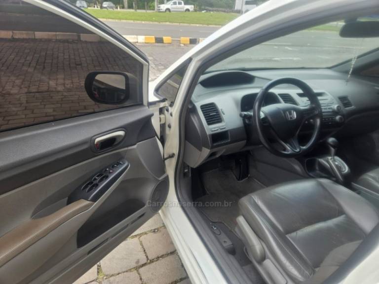 HONDA - CIVIC - 2008/2008 - Branca - R$ 50.000,00