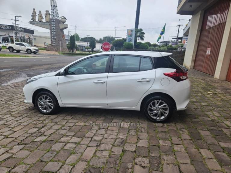TOYOTA - YARIS - 2024/2024 - Branca - R$ 110.000,00