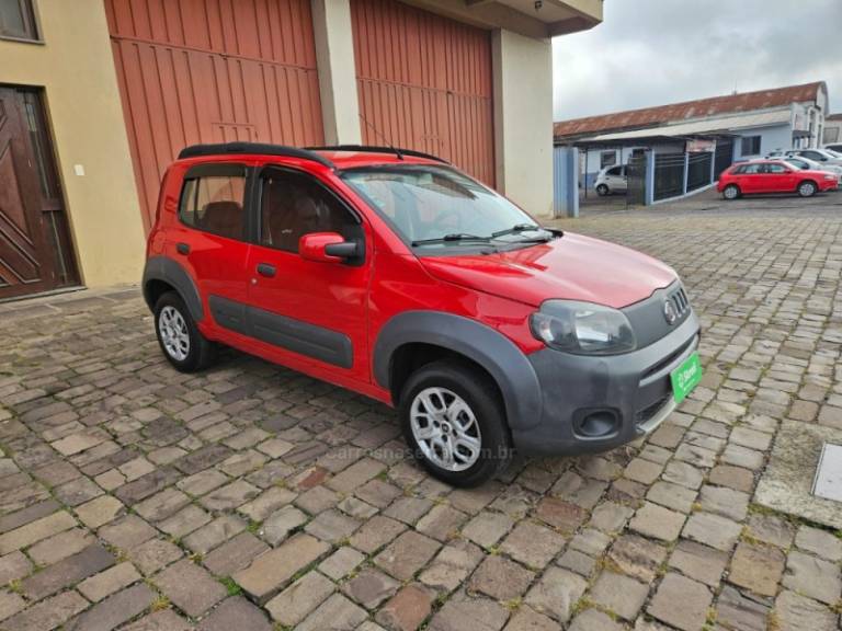 FIAT - UNO - 2012/2013 - Vermelha - R$ 33.800,00