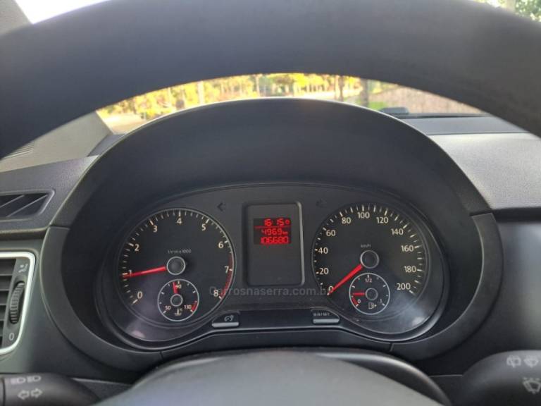 VOLKSWAGEN - FOX - 2012/2013 - Vermelha - R$ 34.900,00