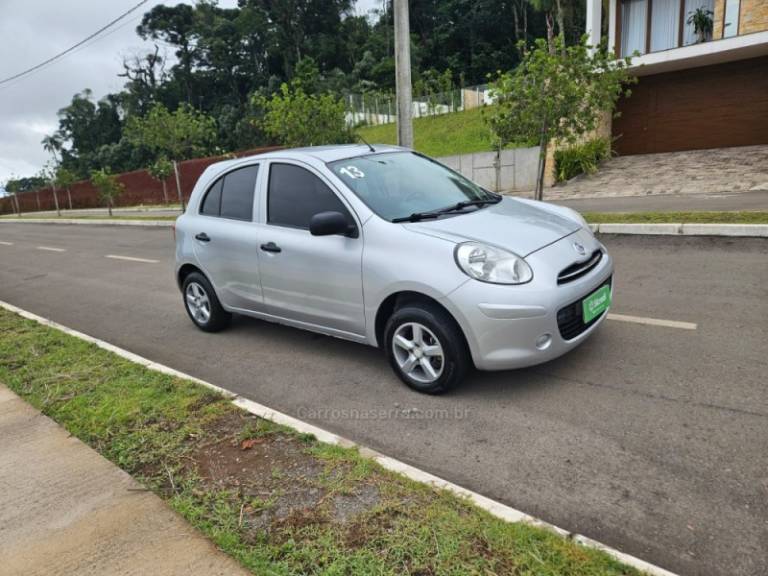 NISSAN - MARCH - 2012/2013 - Prata - R$ 29.500,00