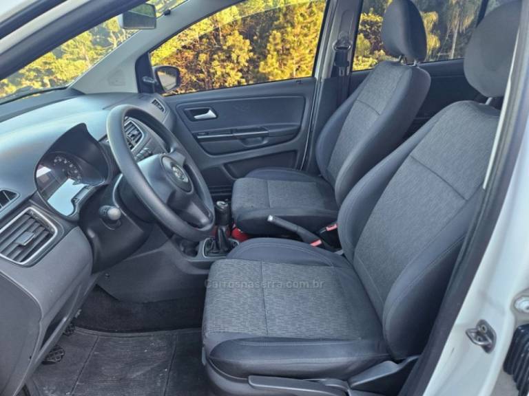VOLKSWAGEN - FOX - 2012/2013 - Branca - R$ 34.900,00