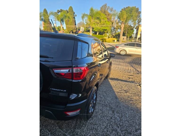 FORD - ECOSPORT - 2017/2018 - Preta - R$ 68.500,00