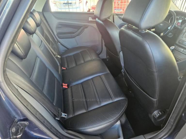 FORD - FOCUS - 2011/2012 - Azul - R$ 39.900,00