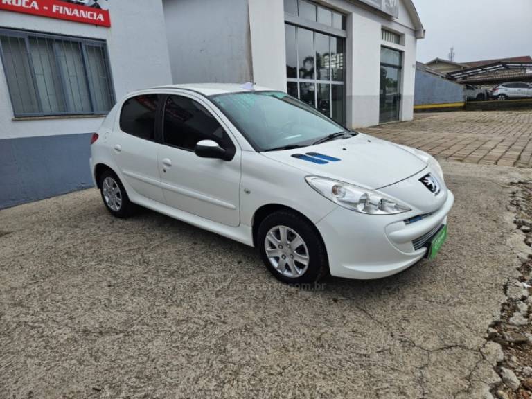 PEUGEOT - 207 - 2012/2013 - Branca - R$ 26.500,00