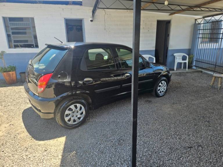 CHEVROLET - CELTA - 2004/2004 - Preta - R$ 17.900,00