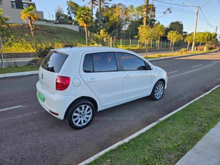 VOLKSWAGEN - FOX - 2012/2013 - Branca - R$ 34.900,00