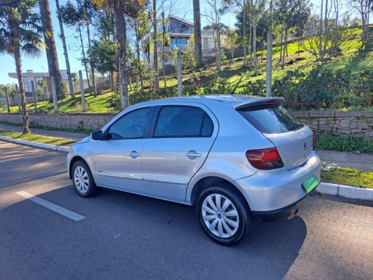 VOLKSWAGEN - GOL - 2009/2010 - Prata - R$ 33.500,00