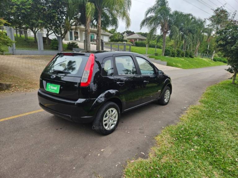 FORD - FIESTA - 2010/2011 - Preta - R$ 33.900,00