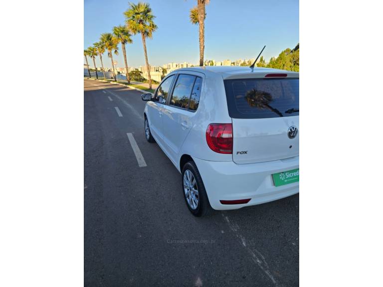VOLKSWAGEN - FOX - 2012/2013 - Branca - R$ 34.900,00
