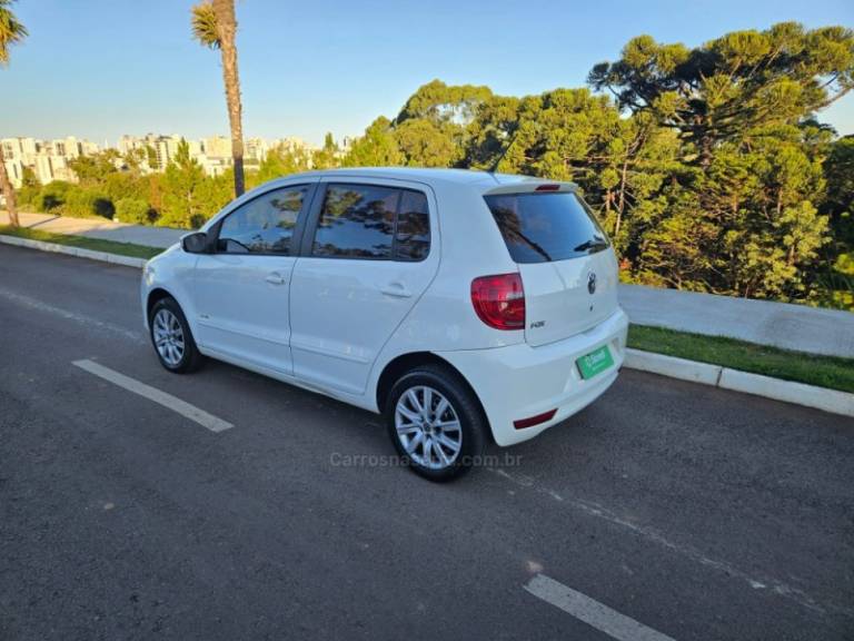 VOLKSWAGEN - FOX - 2012/2013 - Branca - R$ 34.900,00