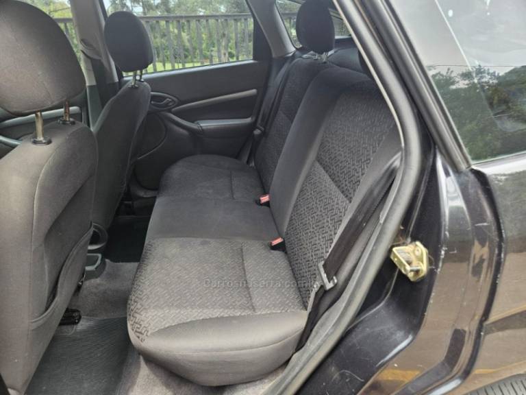 FORD - FOCUS - 2007/2008 - Preta - R$ 27.500,00