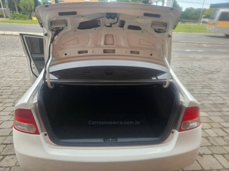 HONDA - CIVIC - 2008/2008 - Branca - R$ 50.000,00