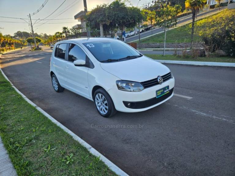VOLKSWAGEN - FOX - 2012/2013 - Branca - R$ 34.900,00