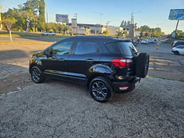 FORD - ECOSPORT - 2017/2018 - Preta - R$ 68.500,00