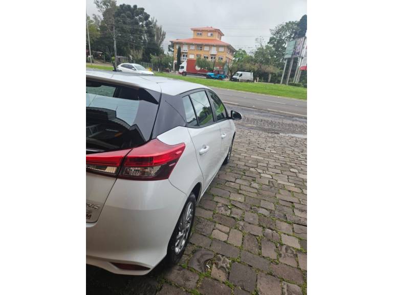 TOYOTA - YARIS - 2024/2024 - Branca - R$ 110.000,00