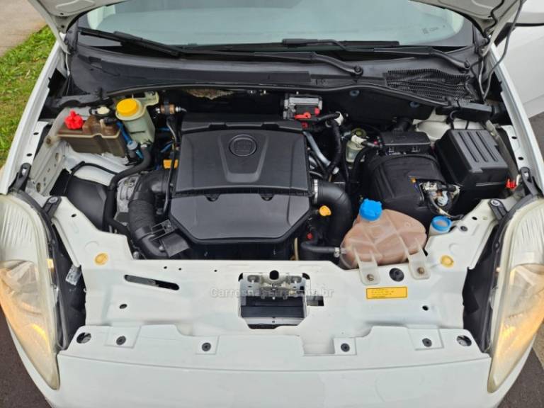 FIAT - PUNTO - 2011/2012 - Branca - R$ 36.500,00