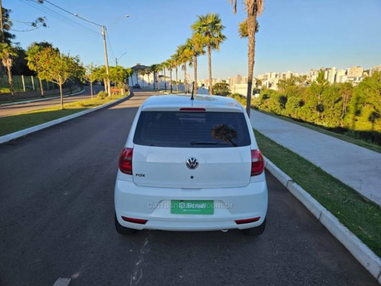 VOLKSWAGEN - FOX - 2012/2013 - Branca - R$ 34.900,00