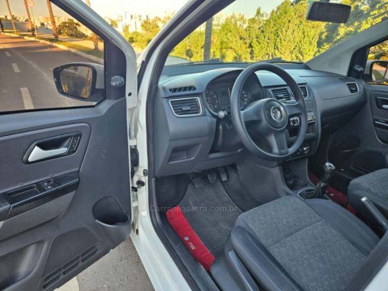 VOLKSWAGEN - FOX - 2012/2013 - Branca - R$ 34.900,00